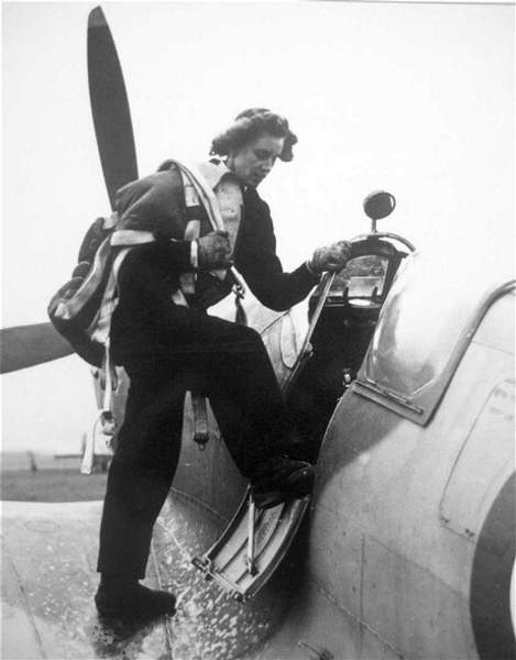 Lettice Curtis H1932 (1915-2014) – English Aviator, Flight Test Engineer, Air Racing Pilot and Sportswoman